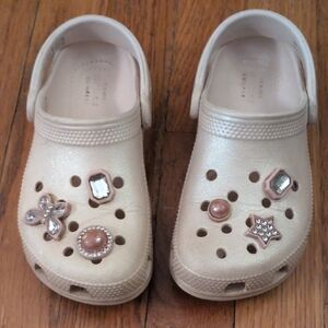 CROCS Kids Metallic Cream Slip-On Clogs with Pink Gem Charms